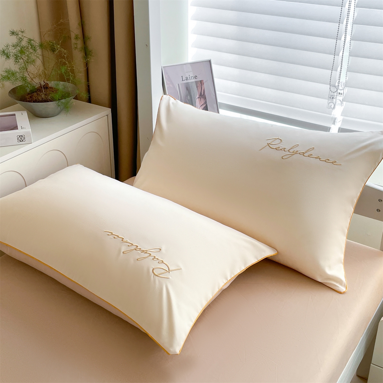 91家纺网 家纺一手货源 找家纺 小久久（小九九） 2025新款亲肤水洗棉麻绳款学生三件套-安琪系列 安琪-奶昔白+奶茶