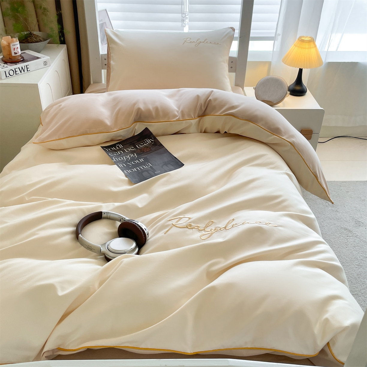 91家纺网 家纺一手货源 找家纺 小久久（小九九） 2025新款亲肤水洗棉麻绳款学生三件套-安琪系列 安琪-奶昔白+奶茶