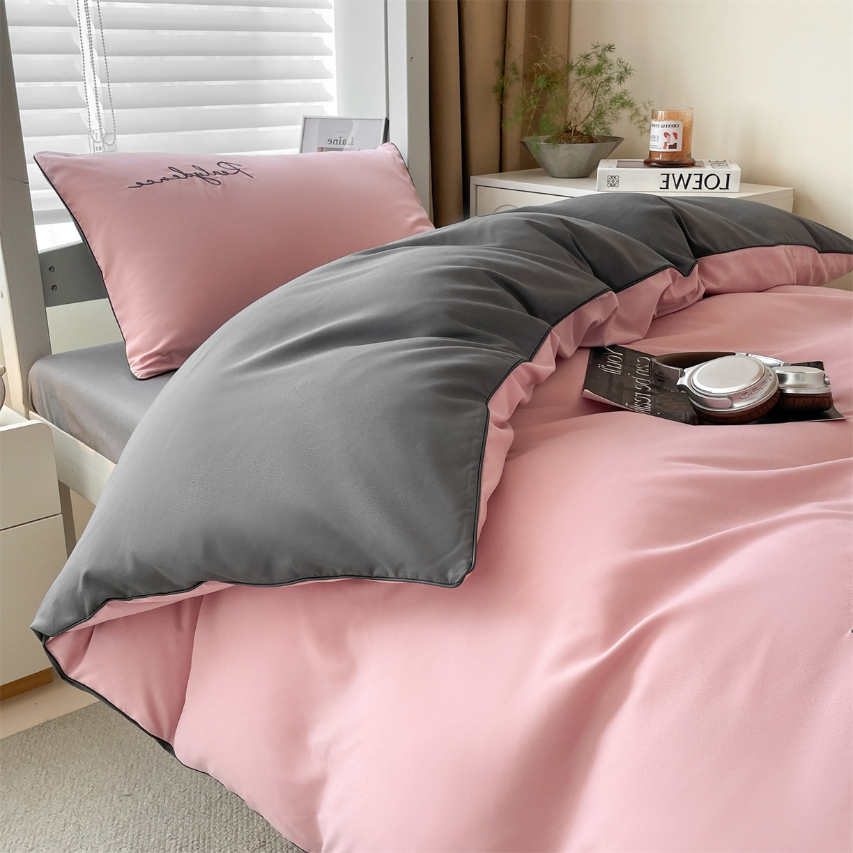 91家纺网 家纺一手货源 找家纺 小久久（小九九） 2025新款亲肤水洗棉麻绳款学生三件套-安琪系列 安琪-浅豆沙+高级灰