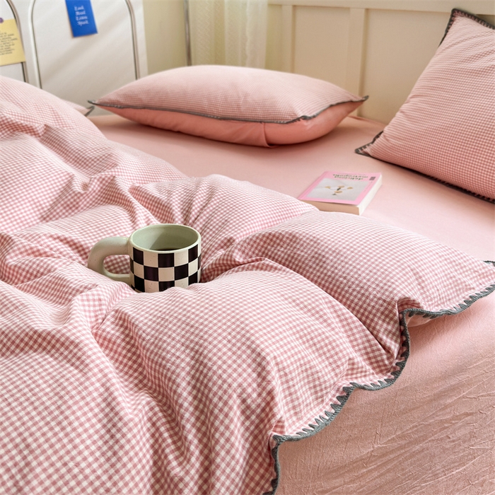 91家纺网 家纺一手货源 找家纺 晚依家纺 2025新款A类全棉色织水洗棉被套单件格子条纹四件套学生宿舍被罩三件套定制定做 遇见-蜜粉