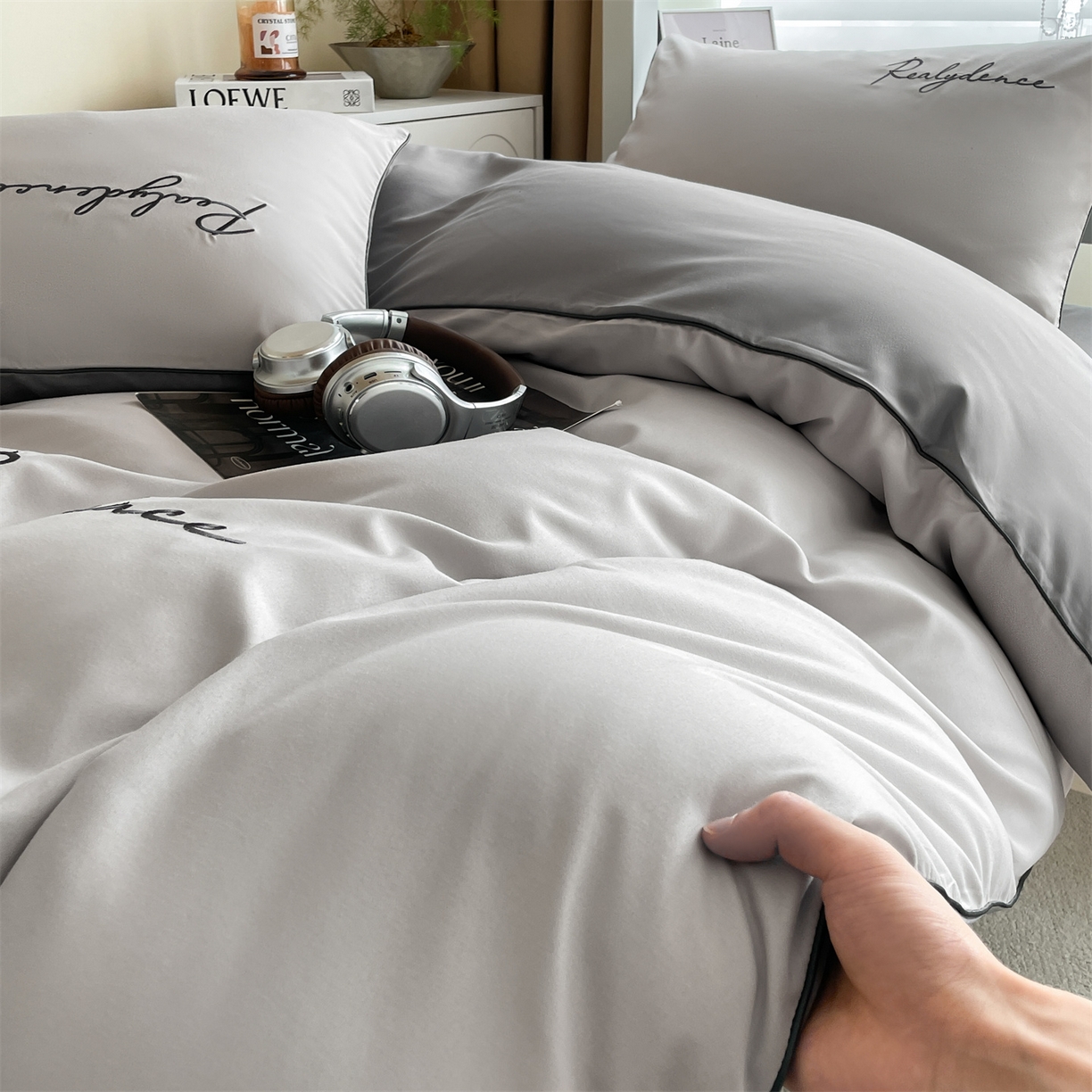 91家纺网 家纺一手货源 找家纺 小久久（小九九） 2025新款亲肤水洗棉麻绳款学生三件套-安琪系列 安琪-山灰+中灰