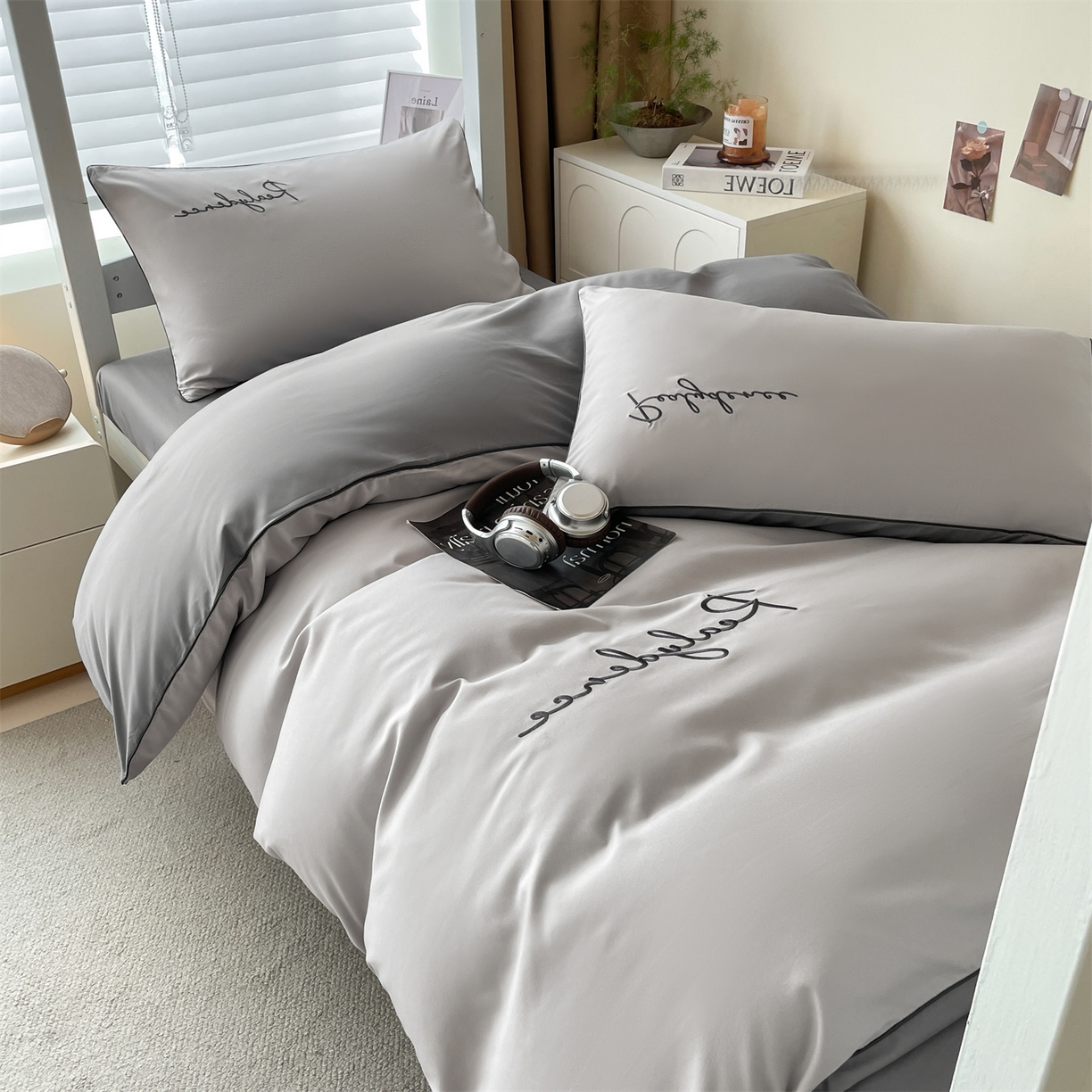 91家纺网 家纺一手货源 找家纺 小久久（小九九） 2025新款亲肤水洗棉麻绳款学生三件套-安琪系列 安琪-山灰+中灰