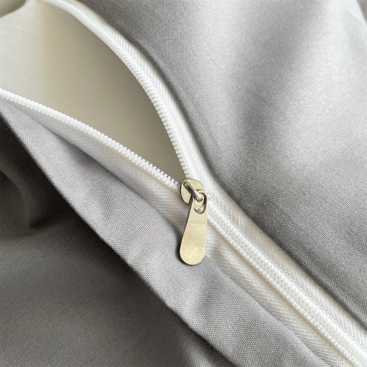 91家纺网 家纺一手货源 找家纺 小久久（小九九） 2025新款亲肤水洗棉麻绳款学生三件套-安琪系列 安琪-山灰+中灰