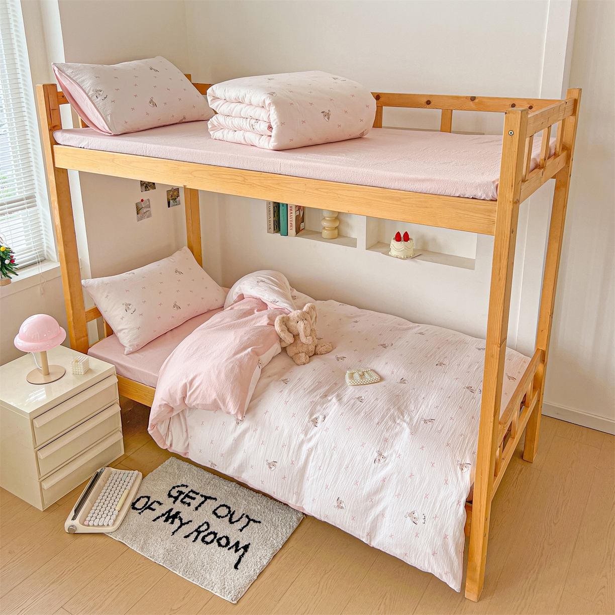 91家纺网 家纺一手货源 找家纺 名兮家居 2025新款皱皱棉学生床宿舍上下铺三件套六件套 粉色小兔