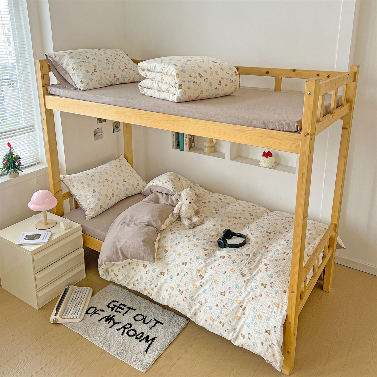 91家纺网 家纺一手货源 找家纺 名兮家居 2025新款皱皱棉学生床宿舍上下铺三件套六件套 泡芙狗