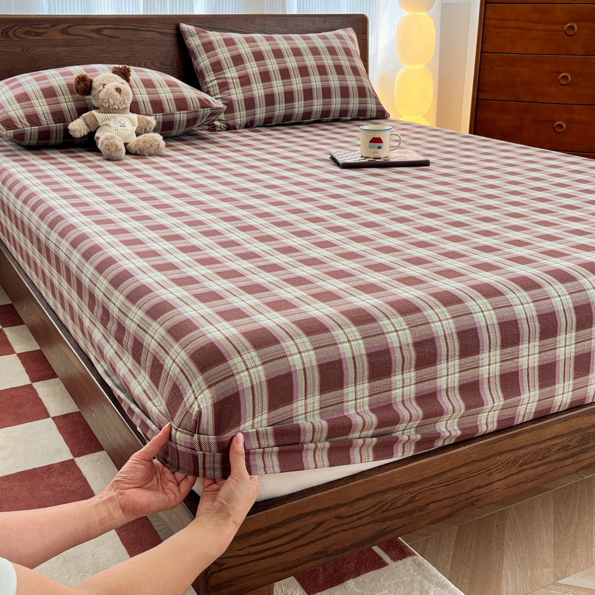 91家纺网 家纺一手货源 找家纺 韩巢家纺 2025新款云感双层纱格子复古风单床笠 薄巧