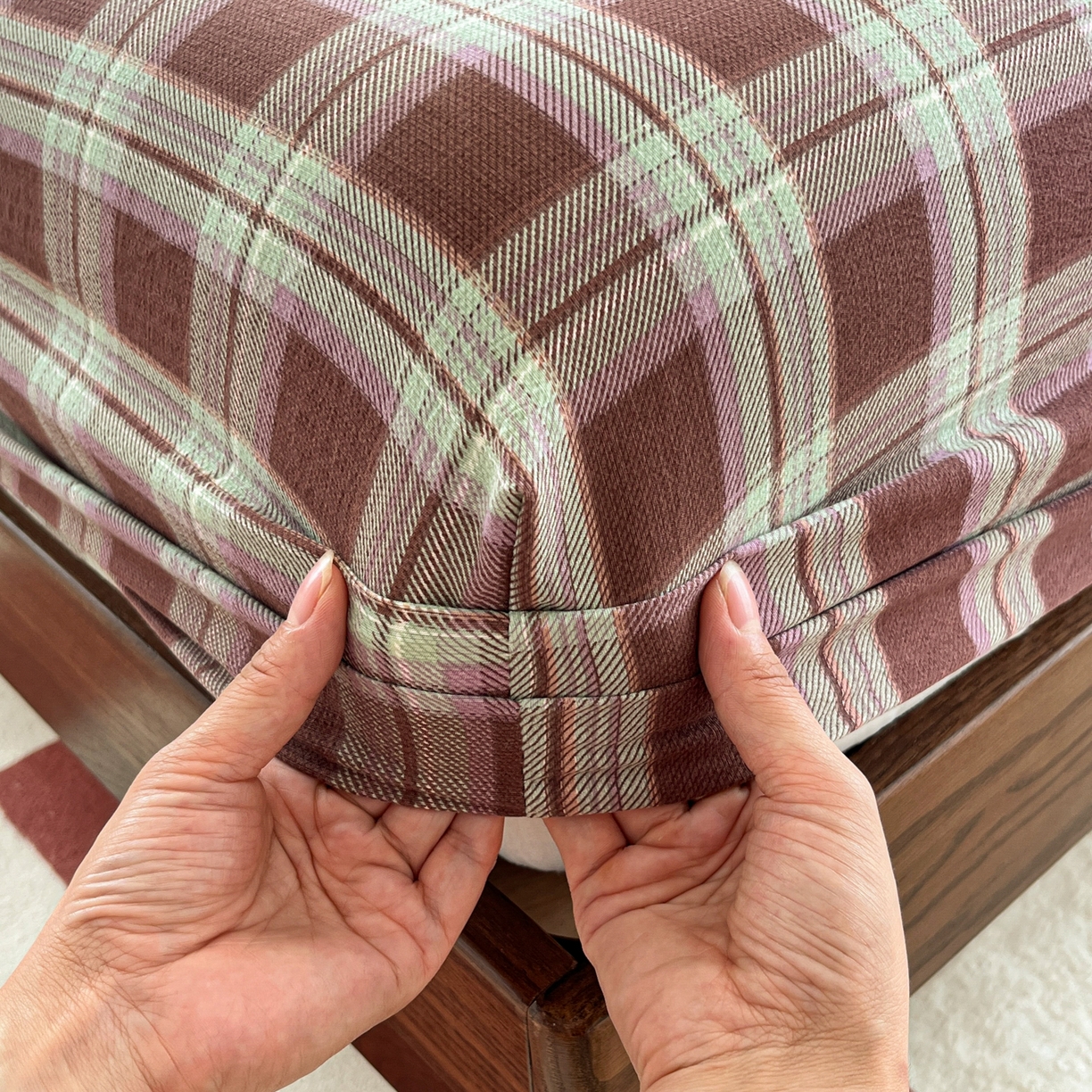 91家纺网 家纺一手货源 找家纺 韩巢家纺 2025新款云感双层纱格子复古风单床笠 薄巧