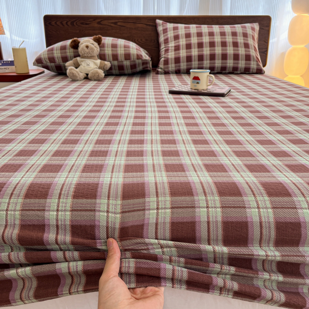 91家纺网 家纺一手货源 找家纺 韩巢家纺 2025新款云感双层纱格子复古风单床笠 薄巧