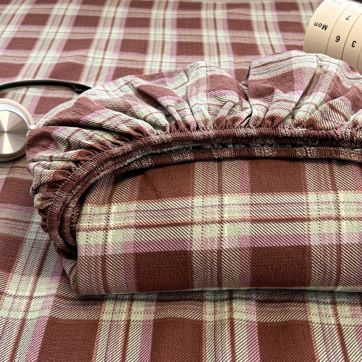 91家纺网 家纺一手货源 找家纺 韩巢家纺 2025新款云感双层纱格子复古风单床笠 薄巧