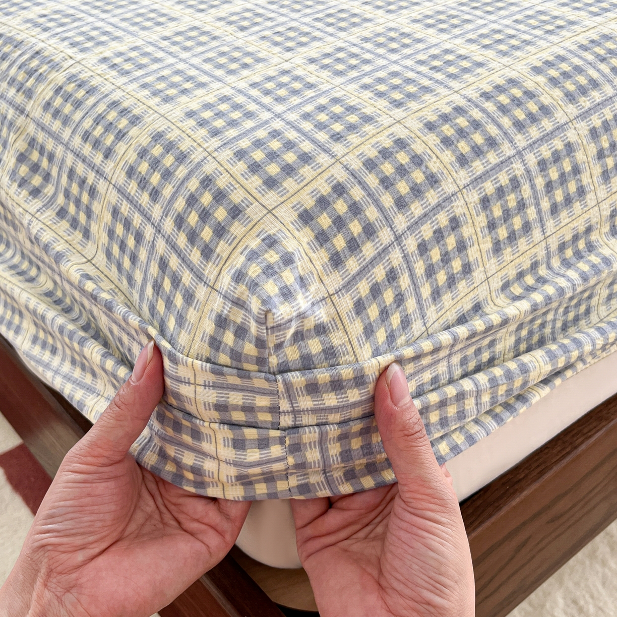 91家纺网 家纺一手货源 找家纺 韩巢家纺 2025新款云感双层纱格子复古风单床笠 银河