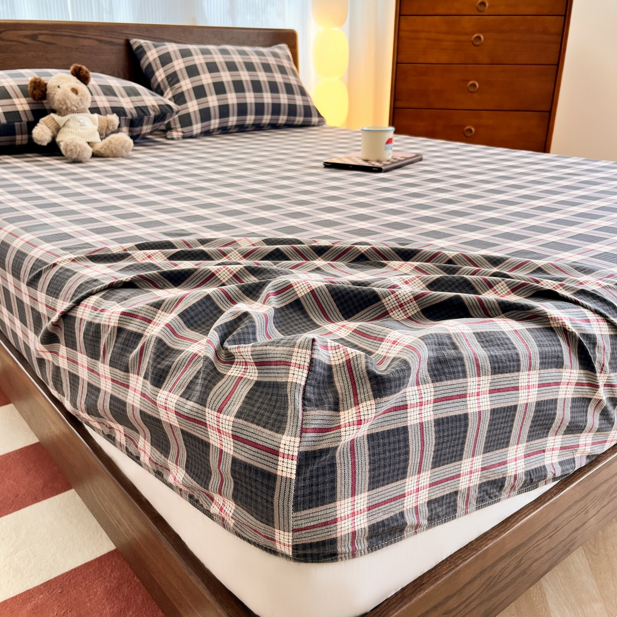 91家纺网 家纺一手货源 找家纺 韩巢家纺 2025新款云感双层纱格子复古风单床笠 幻夜