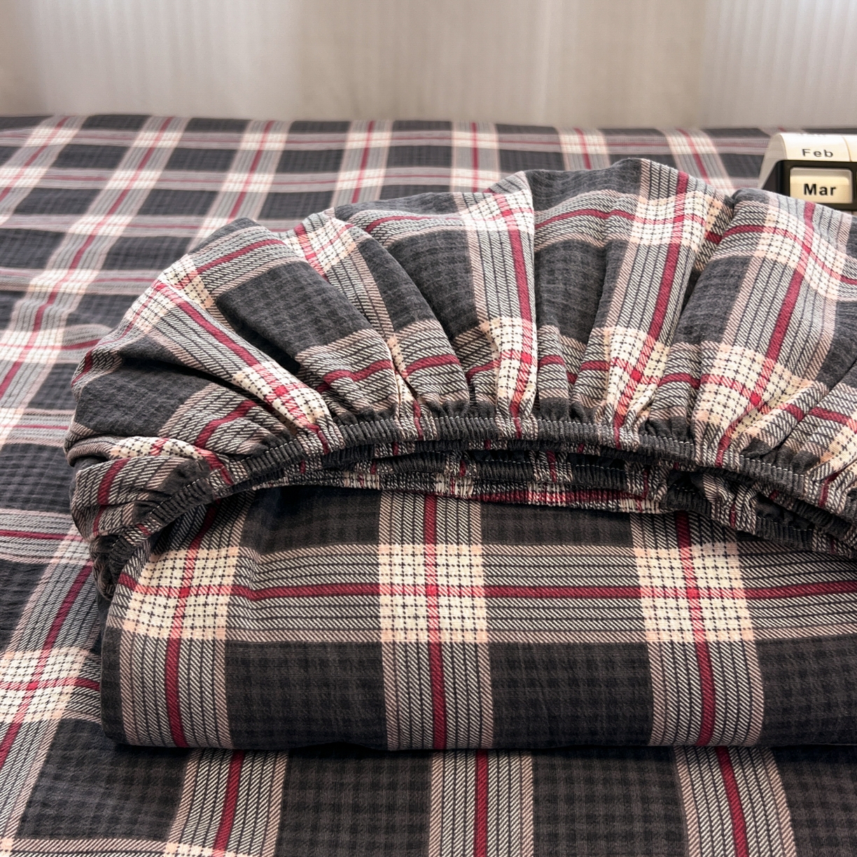 91家纺网 家纺一手货源 找家纺 韩巢家纺 2025新款云感双层纱格子复古风单床笠 幻夜