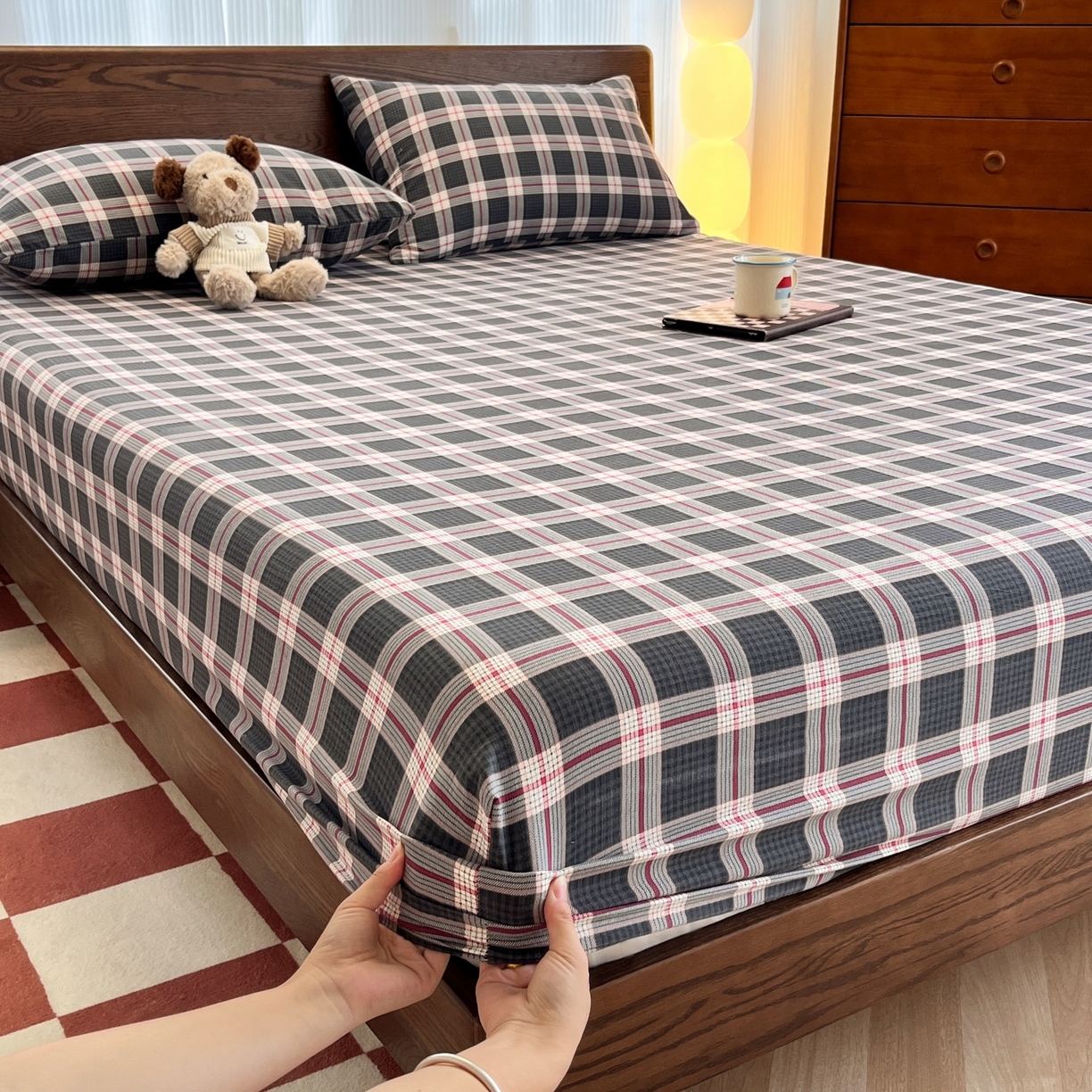 91家纺网 家纺一手货源 找家纺 韩巢家纺 2025新款云感双层纱格子复古风单床笠 幻夜