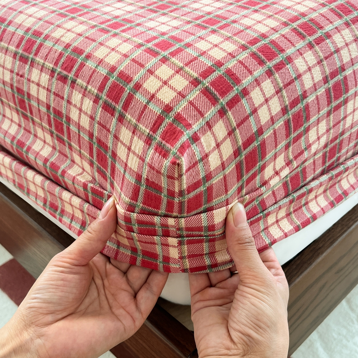 91家纺网 家纺一手货源 找家纺 韩巢家纺 2025新款云感双层纱格子复古风单床笠 圣诞