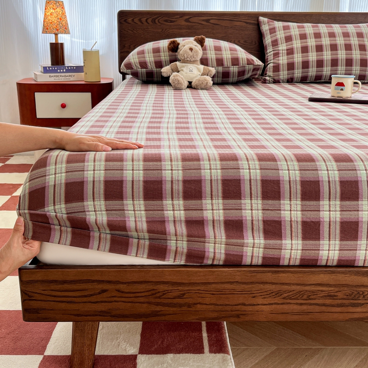 91家纺网 家纺一手货源 找家纺 韩巢家纺 2025新款云感双层纱格子复古风单床笠 薄巧