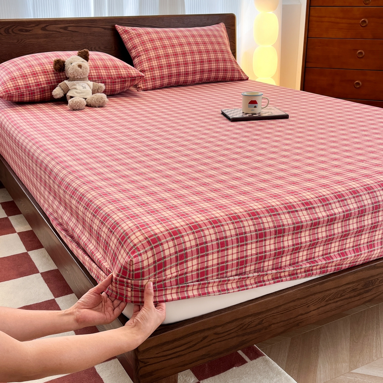 91家纺网 家纺一手货源 找家纺 韩巢家纺 2025新款云感双层纱格子复古风单床笠 圣诞