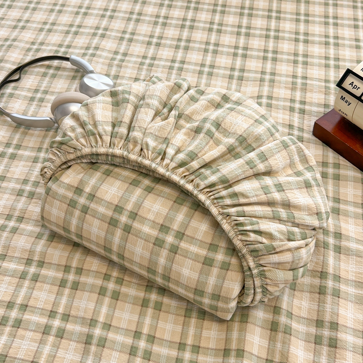 91家纺网 家纺一手货源 找家纺 韩巢家纺 2025新款云感双层纱格子复古风单床笠 松野