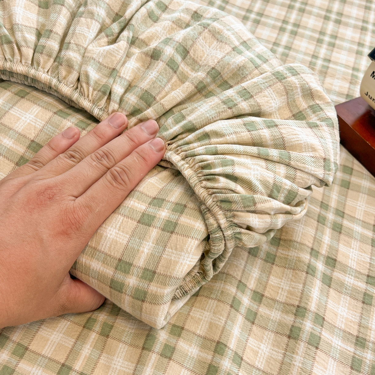 91家纺网 家纺一手货源 找家纺 韩巢家纺 2025新款云感双层纱格子复古风单床笠 松野