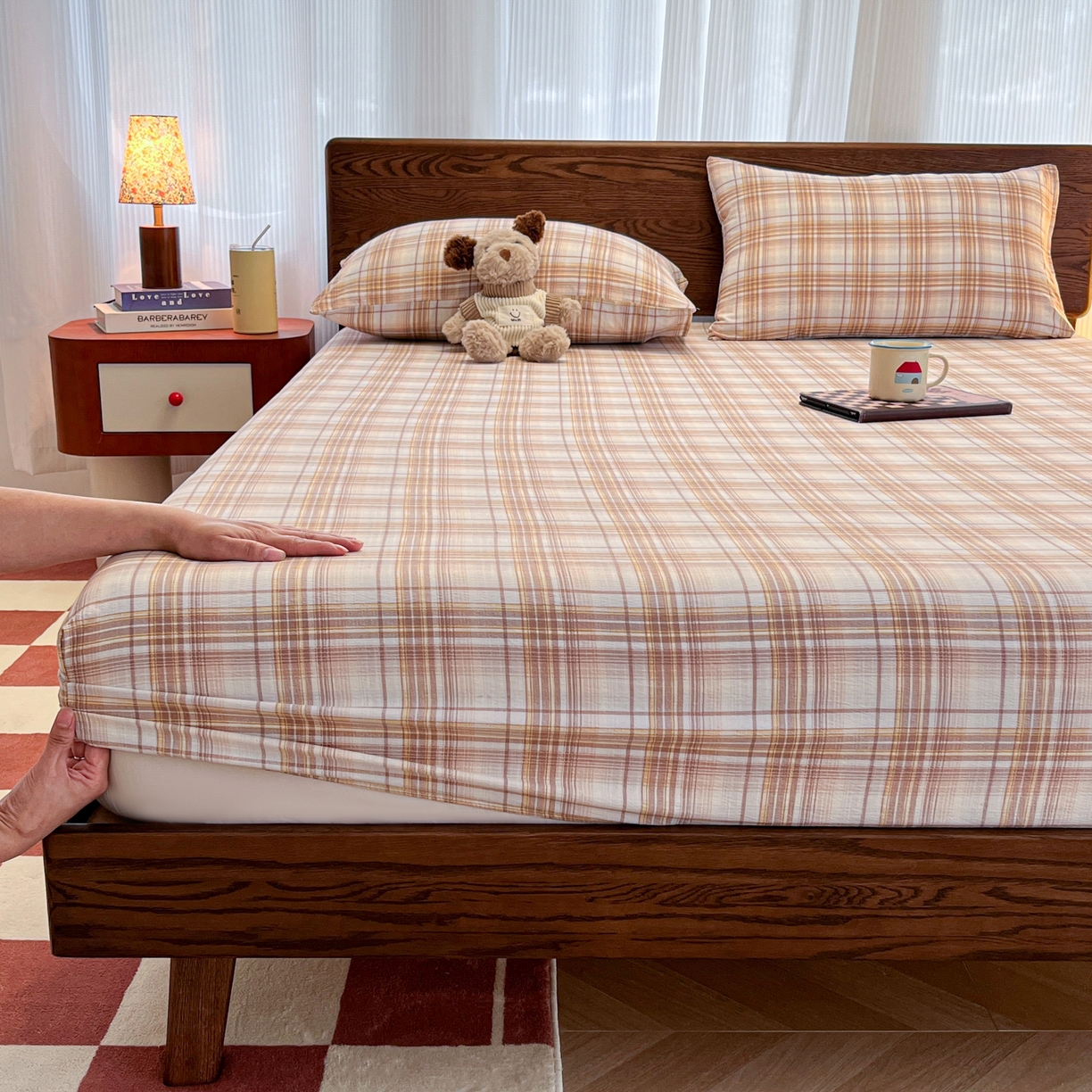 91家纺网 家纺一手货源 找家纺 韩巢家纺 2025新款云感双层纱格子复古风单床笠 鹿灵