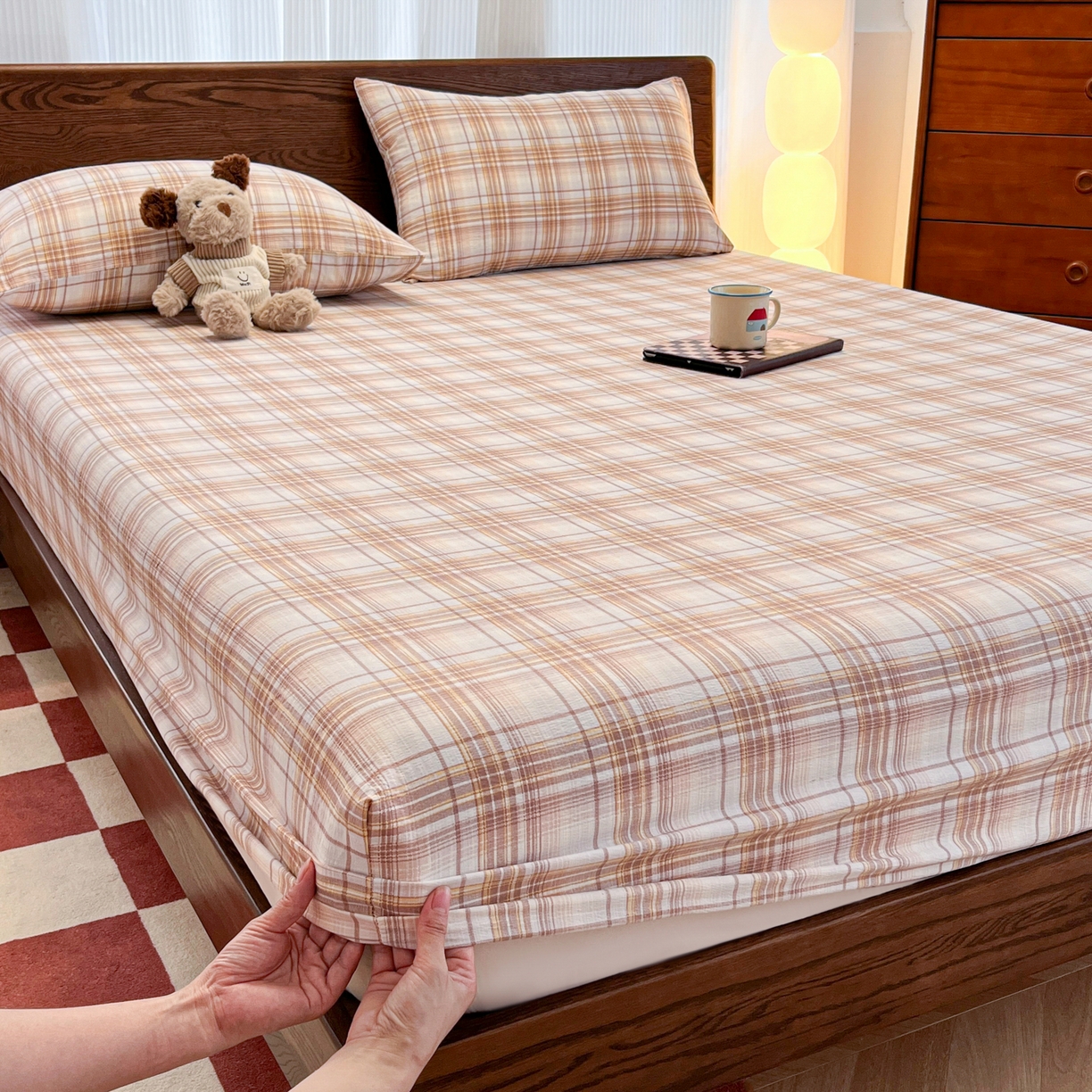 91家纺网 家纺一手货源 找家纺 韩巢家纺 2025新款云感双层纱格子复古风单床笠 鹿灵