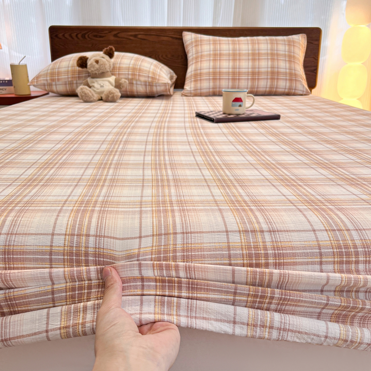 91家纺网 家纺一手货源 找家纺 韩巢家纺 2025新款云感双层纱格子复古风单床笠 鹿灵