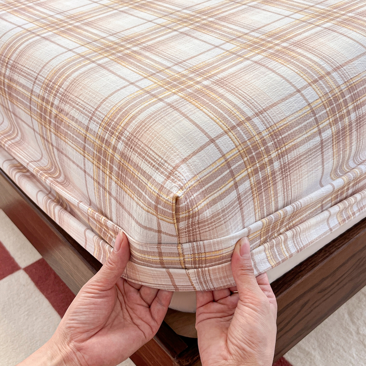 91家纺网 家纺一手货源 找家纺 韩巢家纺 2025新款云感双层纱格子复古风单床笠 鹿灵