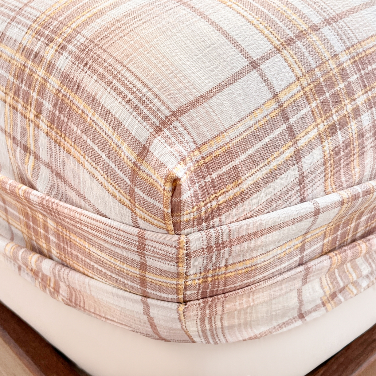 91家纺网 家纺一手货源 找家纺 韩巢家纺 2025新款云感双层纱格子复古风单床笠 鹿灵