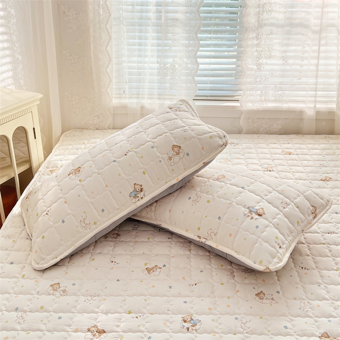 91家纺网 家纺一手货源 找家纺 梦舒羽 2025新款云感双层纱夹棉枕套宿舍单人枕芯套一对装加厚枕头套 假日小熊