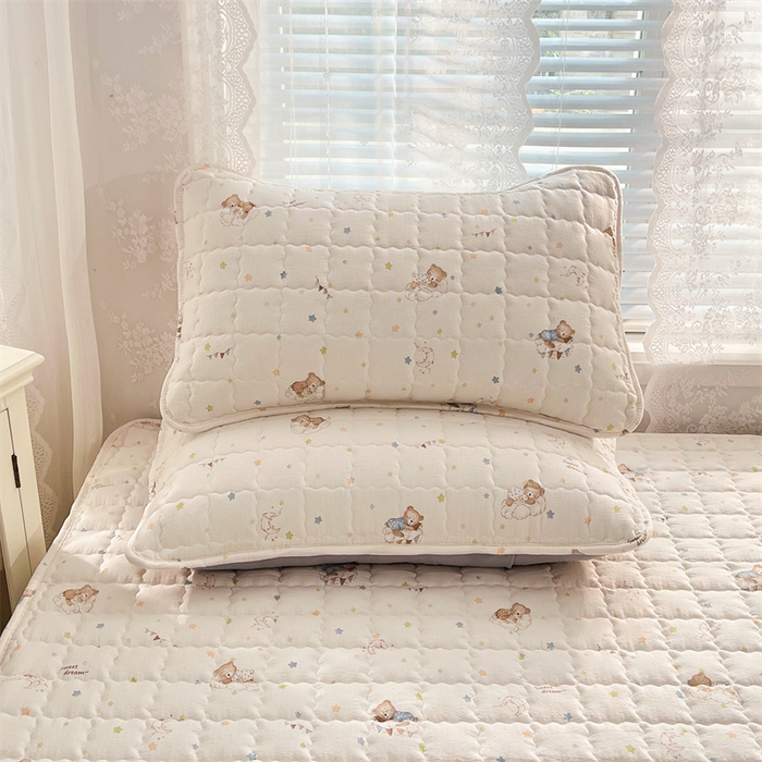 91家纺网 家纺一手货源 找家纺 梦舒羽 2025新款云感双层纱夹棉枕套宿舍单人枕芯套一对装加厚枕头套 假日小熊