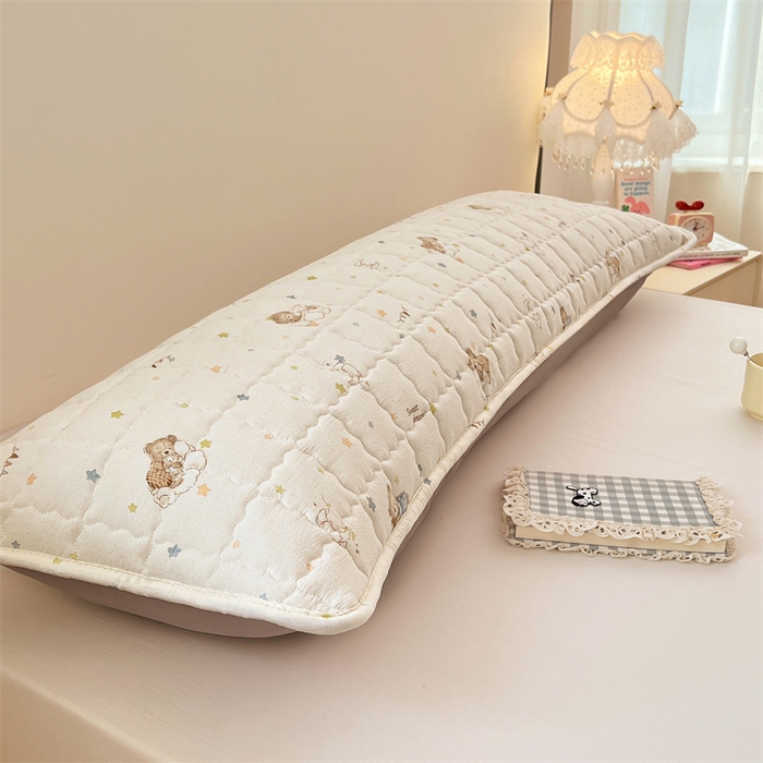 91家纺网 家纺一手货源 找家纺 梦舒羽 2025新款云感双层纱夹棉双人枕套情侣1.5m枕芯套1.8床加厚枕头套 假日小熊