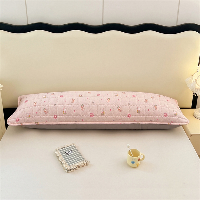 91家纺网 家纺一手货源 找家纺 梦舒羽 2025新款云感双层纱夹棉双人枕套情侣1.5m枕芯套1.8床加厚枕头套 花田小兔