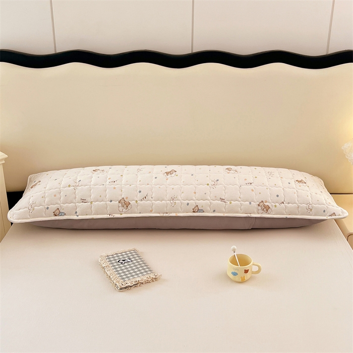 91家纺网 家纺一手货源 找家纺 梦舒羽 2025新款云感双层纱夹棉双人枕套情侣1.5m枕芯套1.8床加厚枕头套 假日小熊