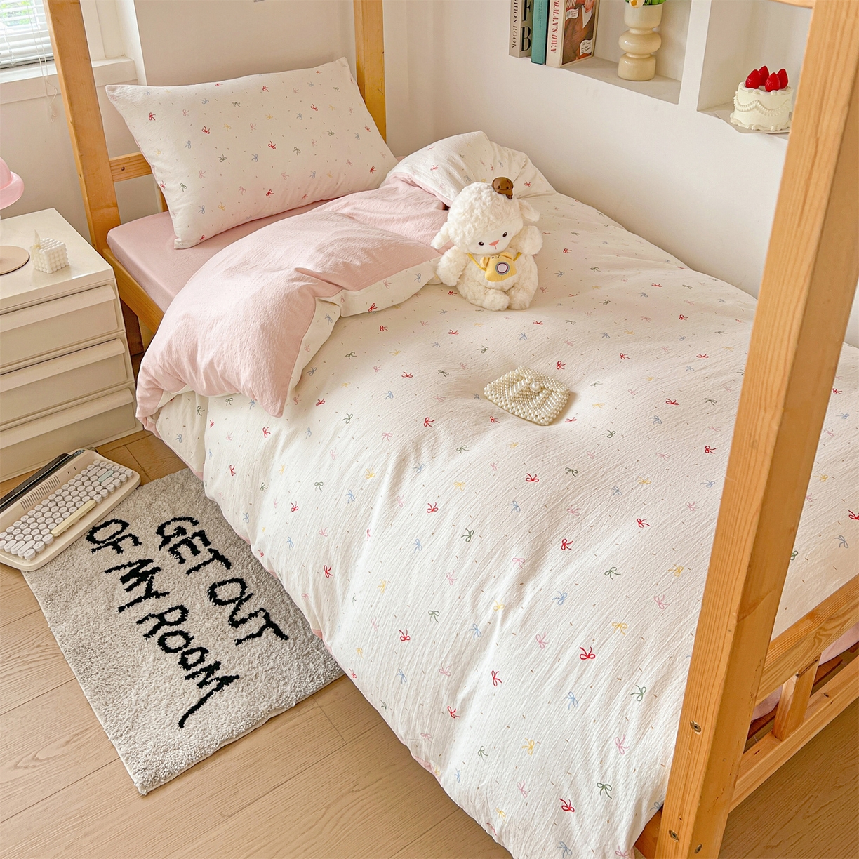 91家纺网 家纺一手货源 找家纺 名兮家居 2025新款皱皱棉学生床宿舍上下铺三件套六件套 彩色蝴蝶结