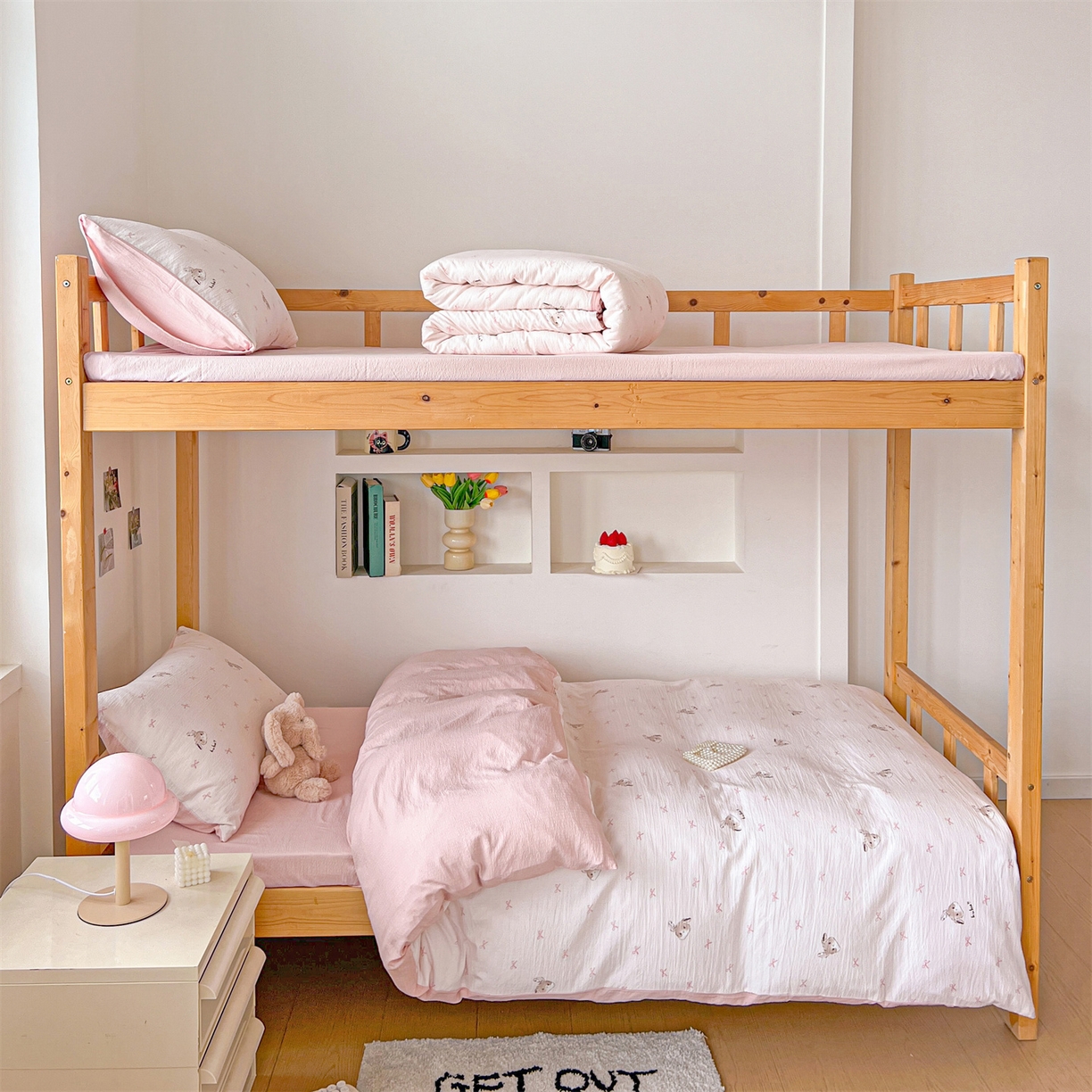 91家纺网 家纺一手货源 找家纺 名兮家居 2025新款皱皱棉学生床宿舍上下铺三件套六件套 粉色小兔