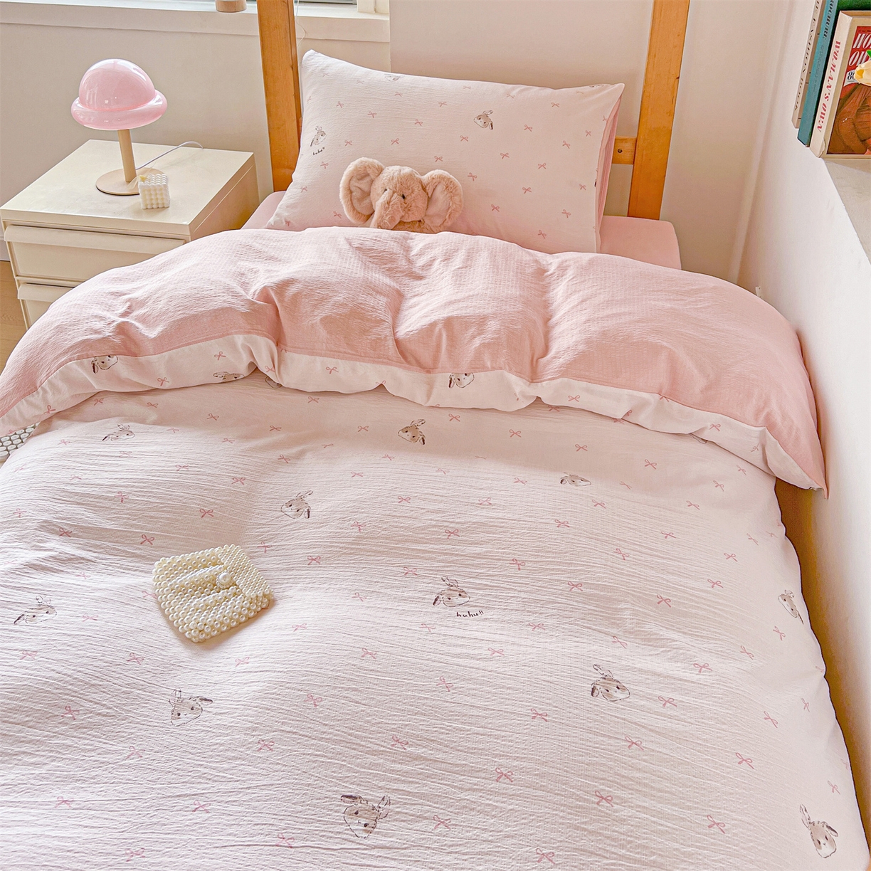 91家纺网 家纺一手货源 找家纺 名兮家居 2025新款皱皱棉学生床宿舍上下铺三件套六件套 粉色小兔