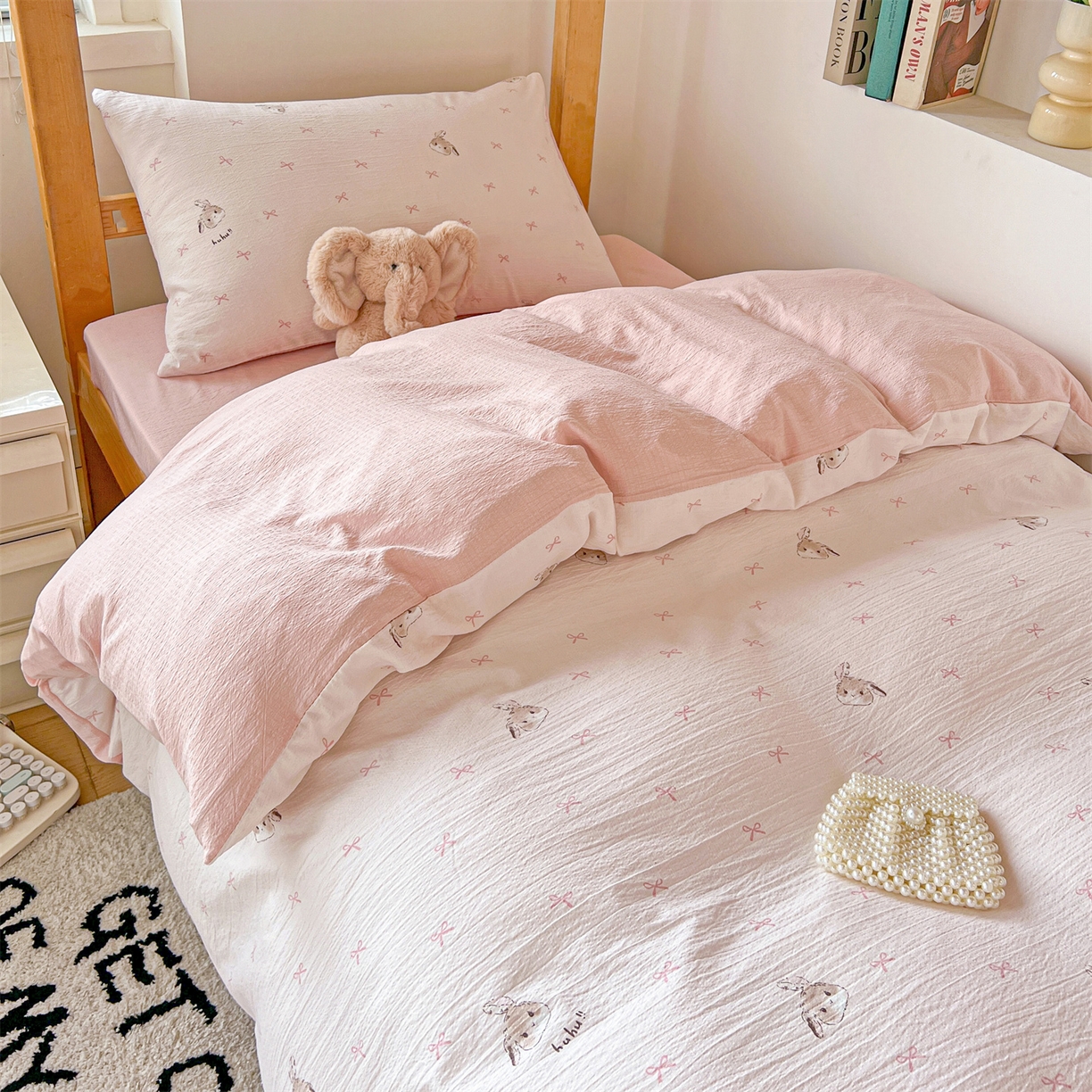 91家纺网 家纺一手货源 找家纺 名兮家居 2025新款皱皱棉学生床宿舍上下铺三件套六件套 粉色小兔