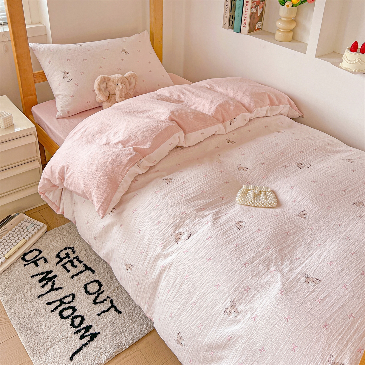 91家纺网 家纺一手货源 找家纺 名兮家居 2025新款皱皱棉学生床宿舍上下铺三件套六件套 粉色小兔