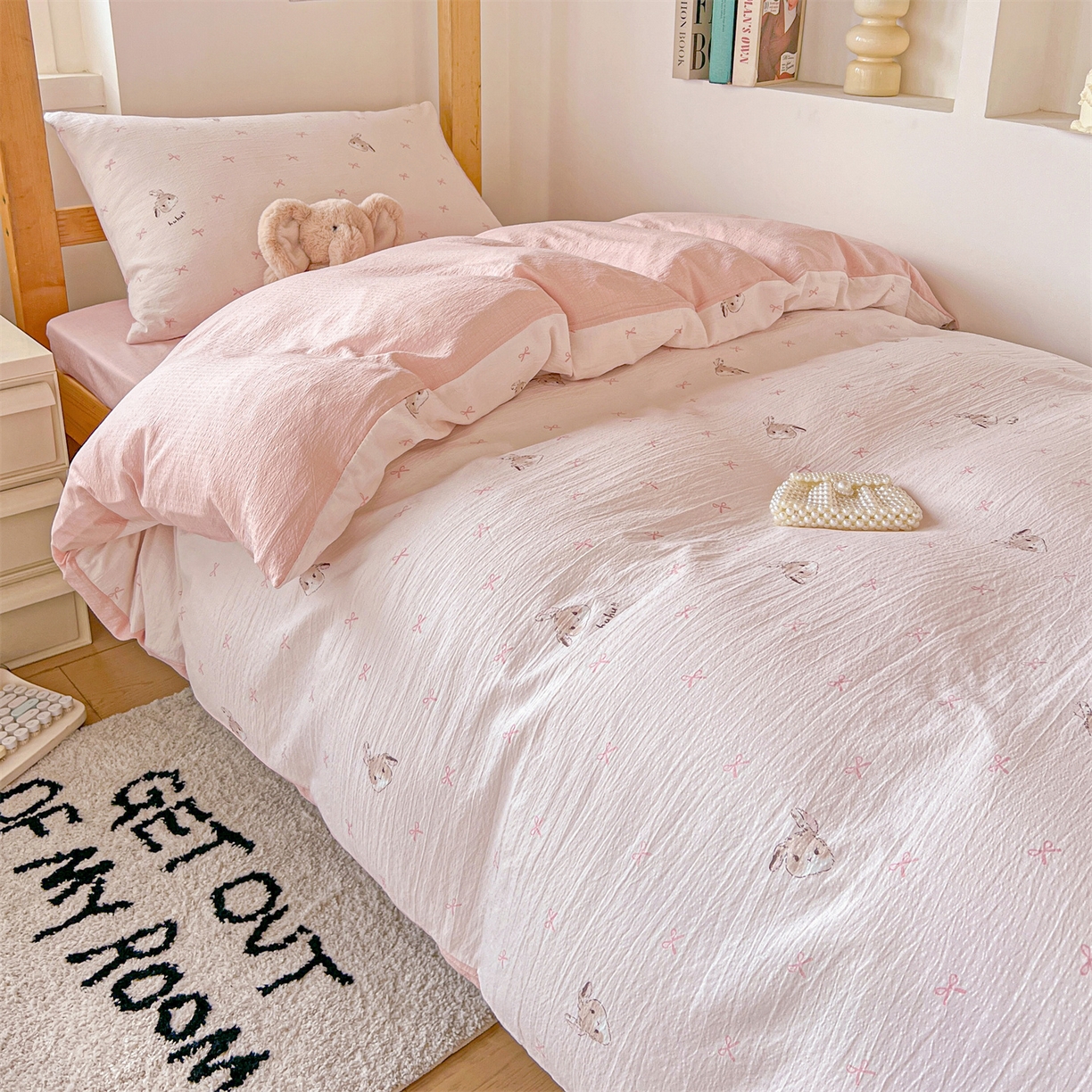 91家纺网 家纺一手货源 找家纺 名兮家居 2025新款皱皱棉学生床宿舍上下铺三件套六件套 粉色小兔