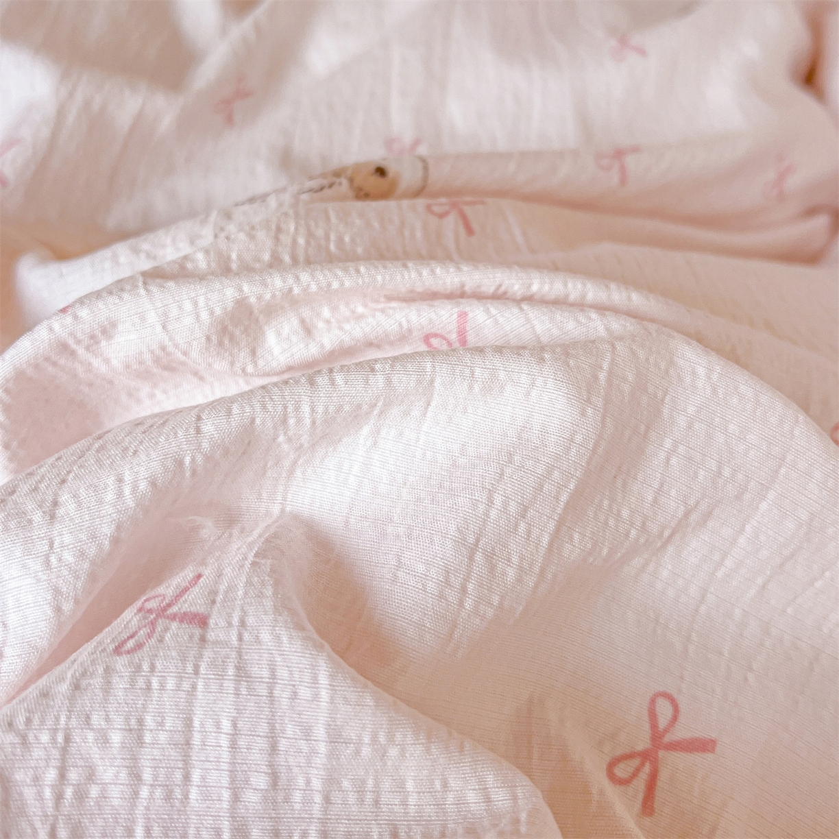 91家纺网 家纺一手货源 找家纺 名兮家居 2025新款皱皱棉学生床宿舍上下铺三件套六件套 粉色小兔