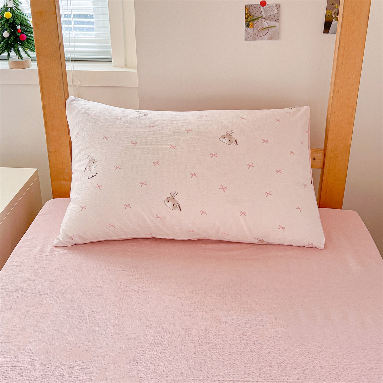 91家纺网 家纺一手货源 找家纺 名兮家居 2025新款皱皱棉学生床宿舍上下铺三件套六件套 粉色小兔