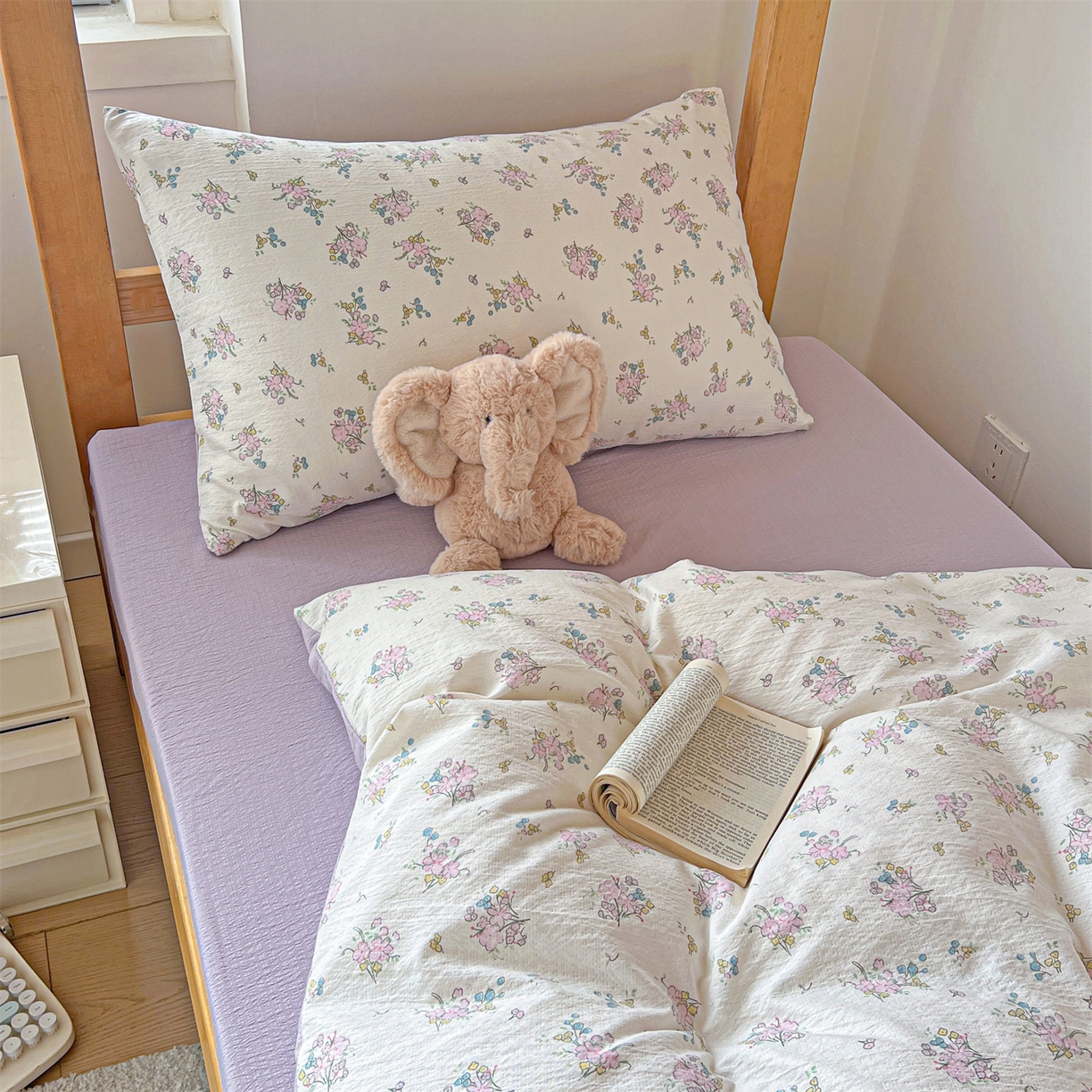 91家纺网 家纺一手货源 找家纺 名兮家居 2025新款皱皱棉学生床宿舍上下铺三件套六件套 花千朵