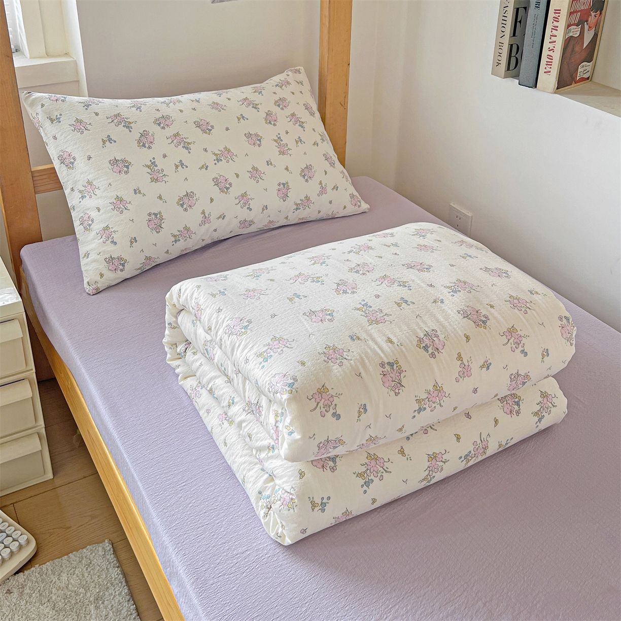 91家纺网 家纺一手货源 找家纺 名兮家居 2025新款皱皱棉学生床宿舍上下铺三件套六件套 花千朵