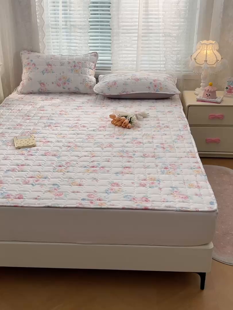 91家纺网 家纺一手货源 找家纺 梦舒羽 2025新款云感双层纱夹棉床褥床护垫床垫保护垫学生宿舍专用三件套 朝花夕拾