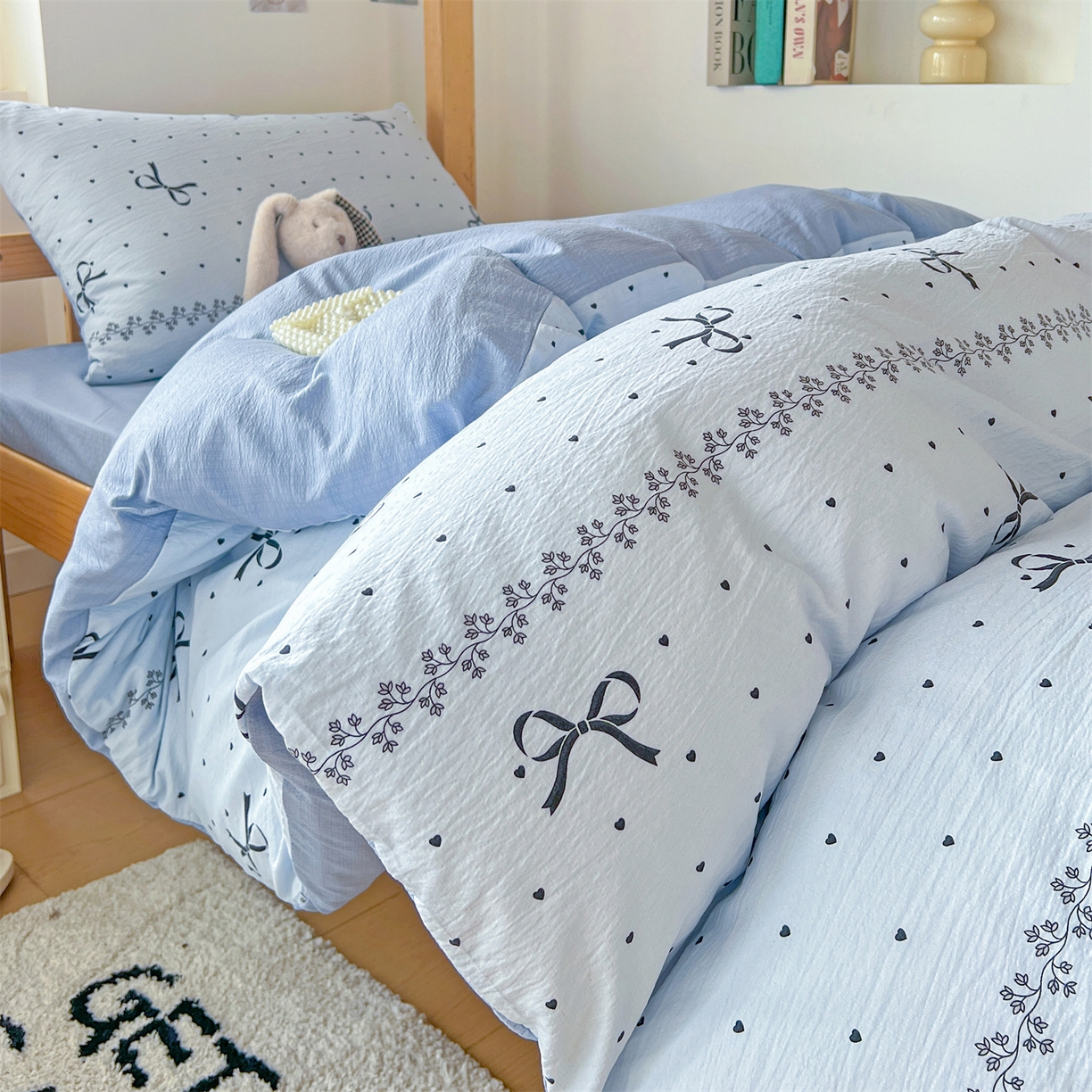 91家纺网 家纺一手货源 找家纺 名兮家居 2025新款皱皱棉学生床宿舍上下铺三件套六件套 蓝色爱心