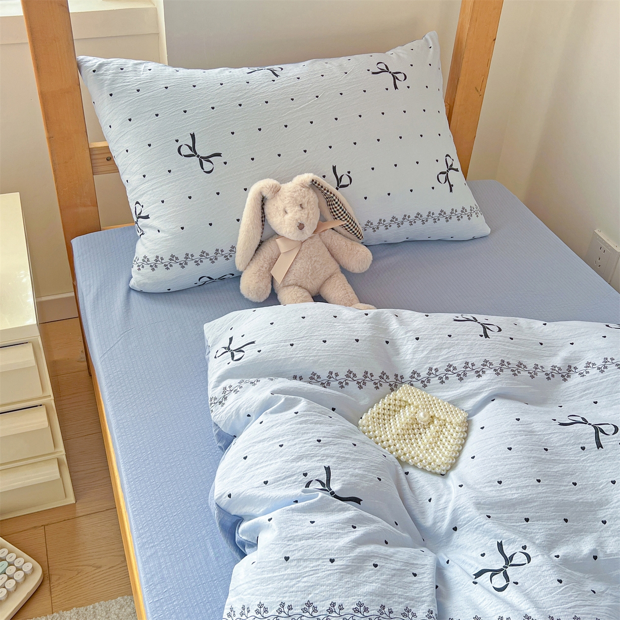 91家纺网 家纺一手货源 找家纺 名兮家居 2025新款皱皱棉学生床宿舍上下铺三件套六件套 蓝色爱心