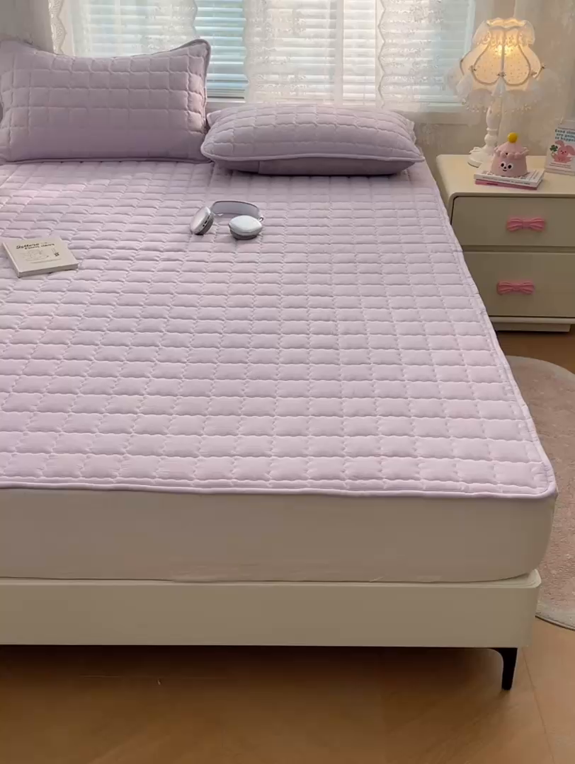 91家纺网 家纺一手货源 找家纺 梦舒羽 2025新款云感双层纱夹棉床褥床护垫床垫保护垫学生宿舍专用三件套 暮山紫