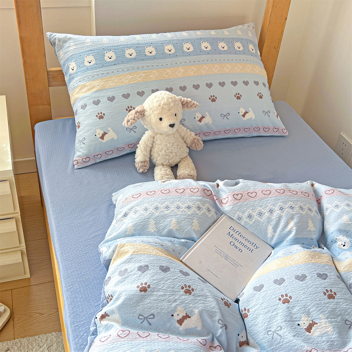 91家纺网 家纺一手货源 找家纺 名兮家居 2025新款皱皱棉学生床宿舍上下铺三件套六件套 萌趣