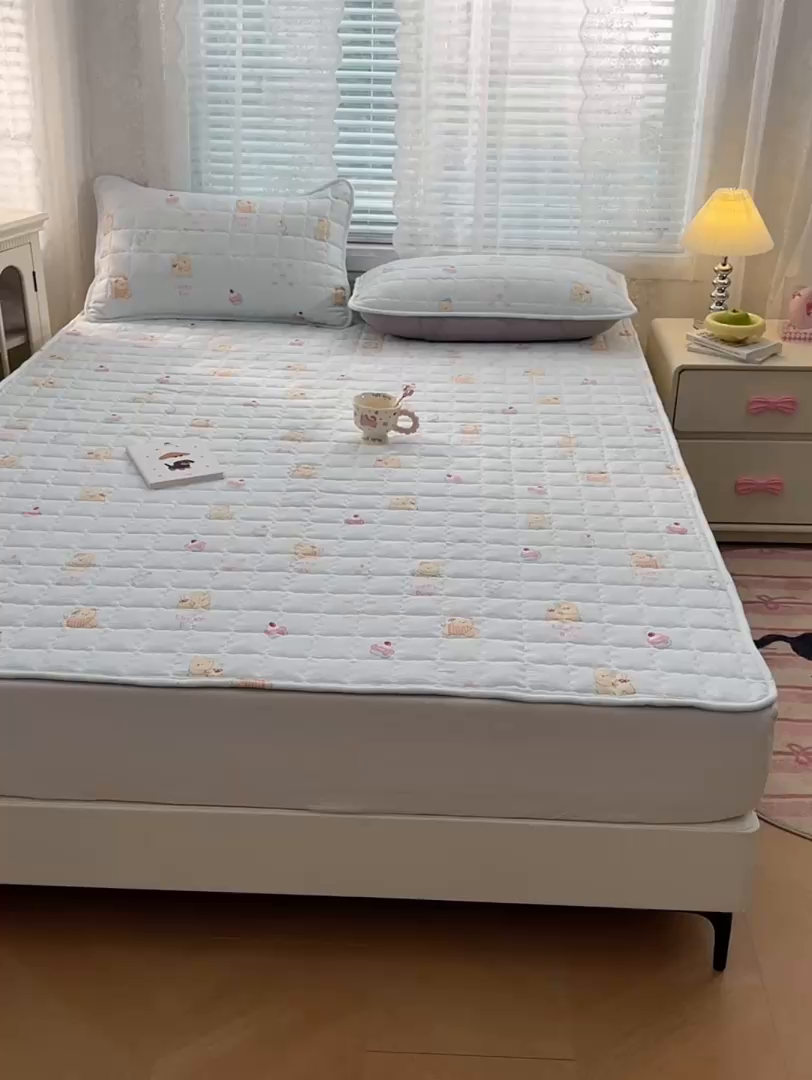 91家纺网 家纺一手货源 找家纺 梦舒羽 2025新款云感双层纱夹棉床褥床护垫床垫保护垫学生宿舍专用三件套 甜心小狗