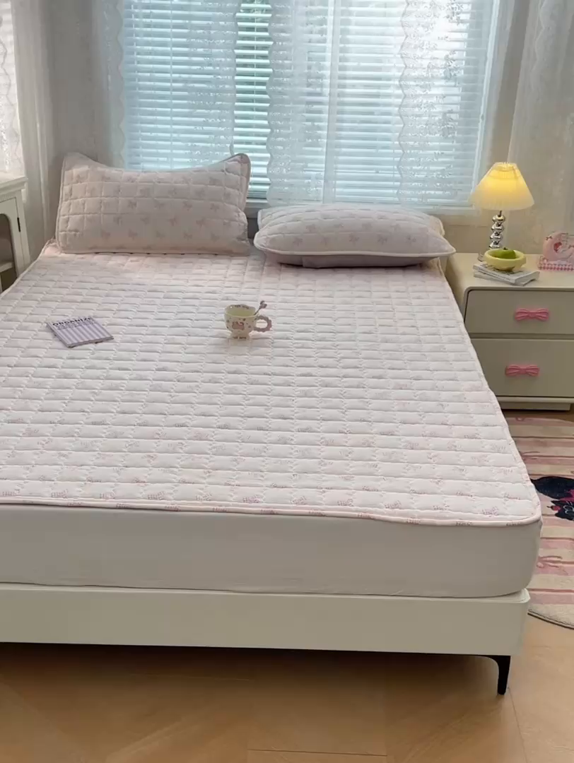 91家纺网 家纺一手货源 找家纺 梦舒羽 2025新款云感双层纱夹棉床褥床护垫床垫保护垫学生宿舍专用三件套 少女物语