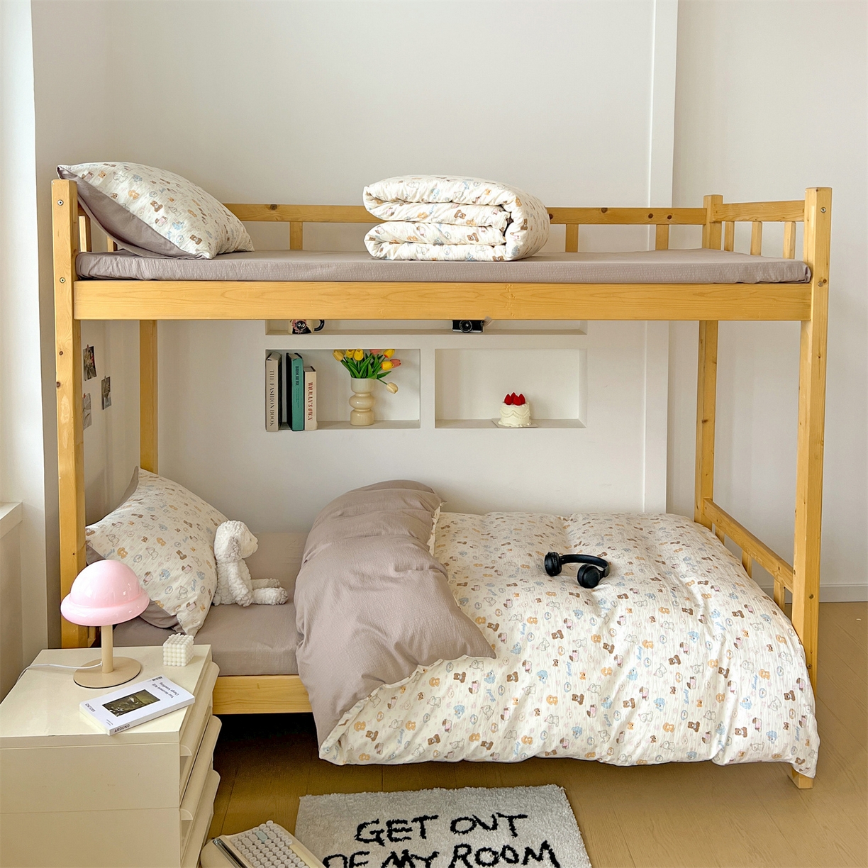 91家纺网 家纺一手货源 找家纺 名兮家居 2025新款皱皱棉学生床宿舍上下铺三件套六件套 泡芙狗